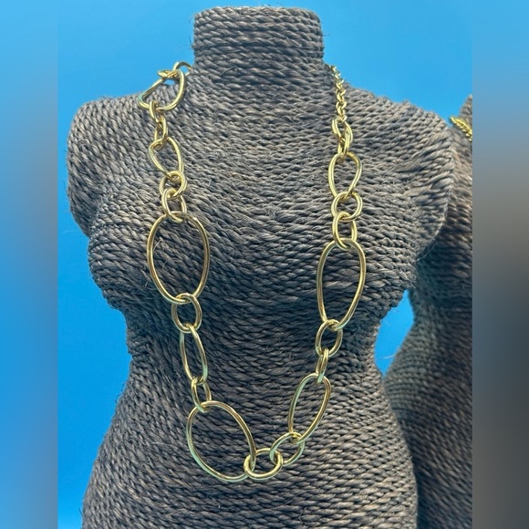 Lot of 8 Gold-Tone Chain Necklaces ‒ Layering Chains • Bulk Jewelry Supply - Picture 5 of 9